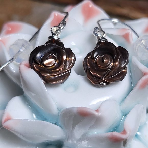 Gorgeous Timeless Natural Chocolate Brown Rose Carved Shell Earings - Picture 1 of 15